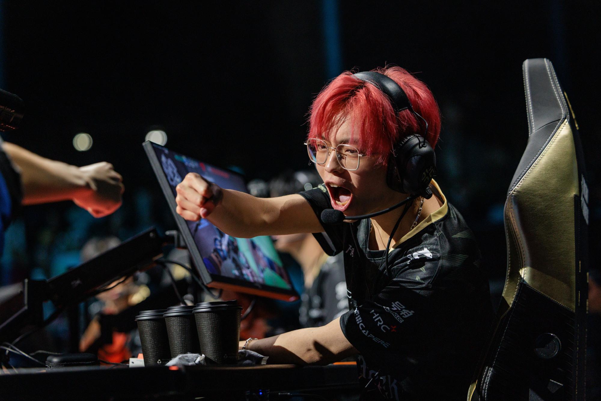 entit, 赛第三日比, entit