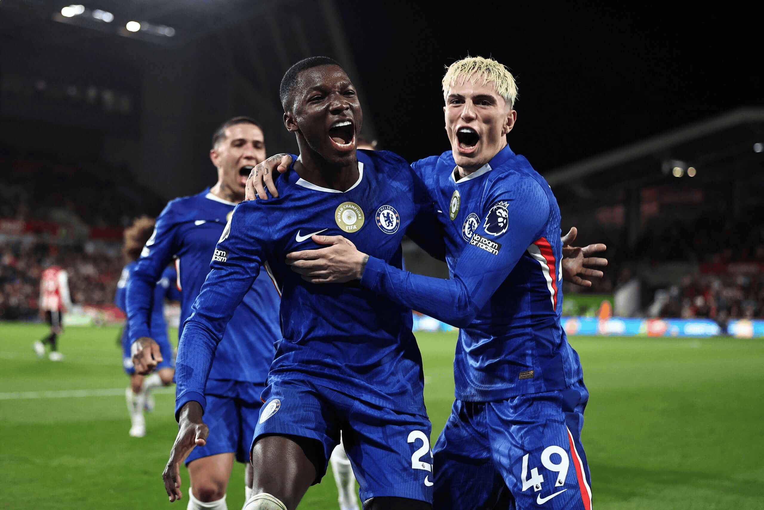 亿英镑初始, 的转会费 亿英镑初始, 的转会费